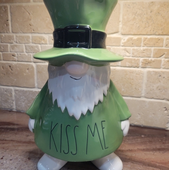 Rae Dunn Kiss Me St. Patrick Gnome - Picture 1 of 4